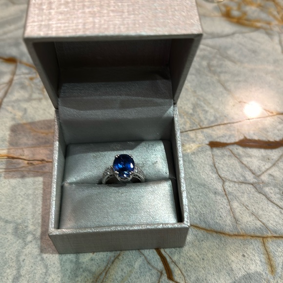 Sapphire ring - Picture 1 of 6